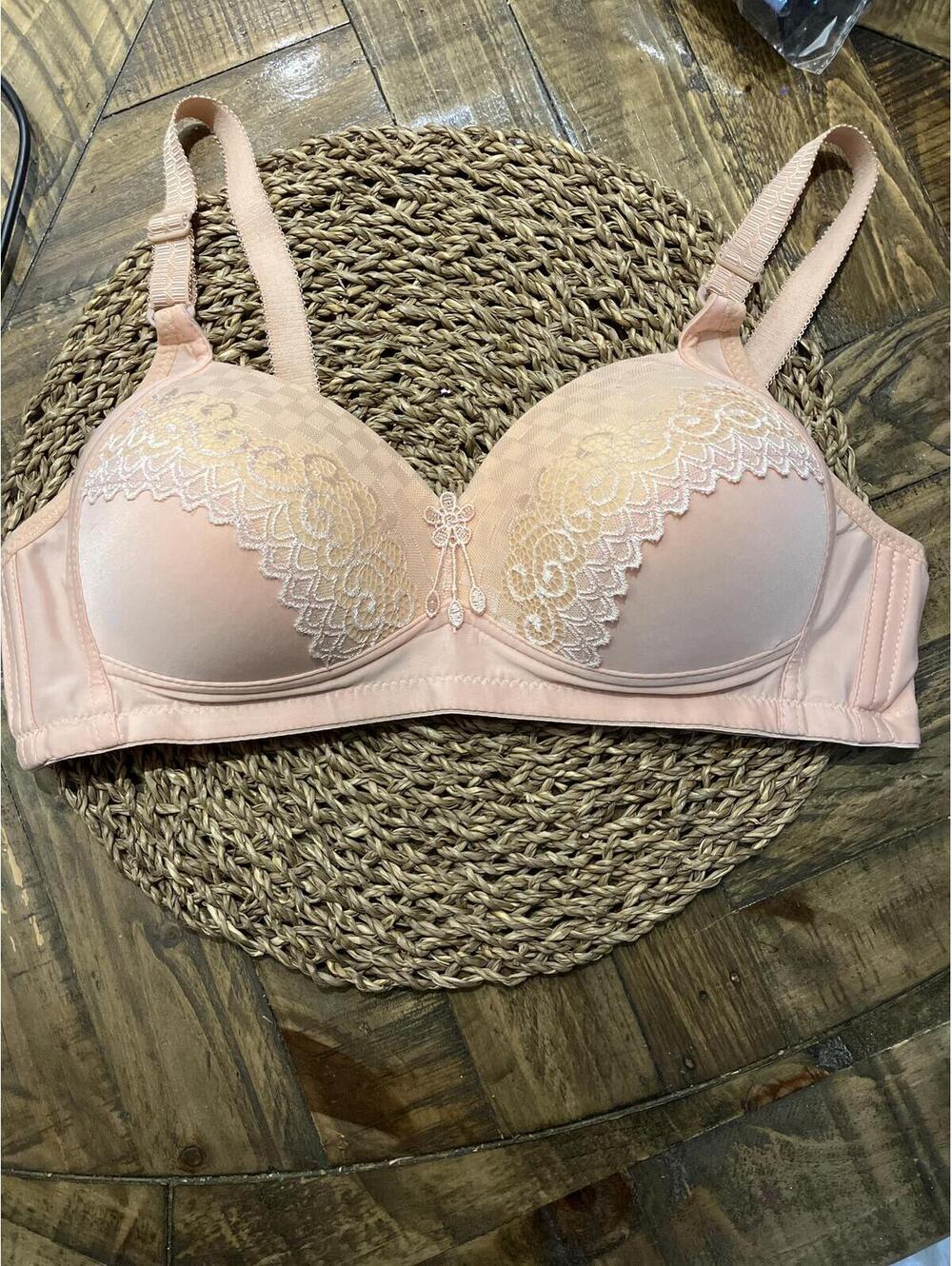 NWOT Light Pink Lace Embroidered Bra